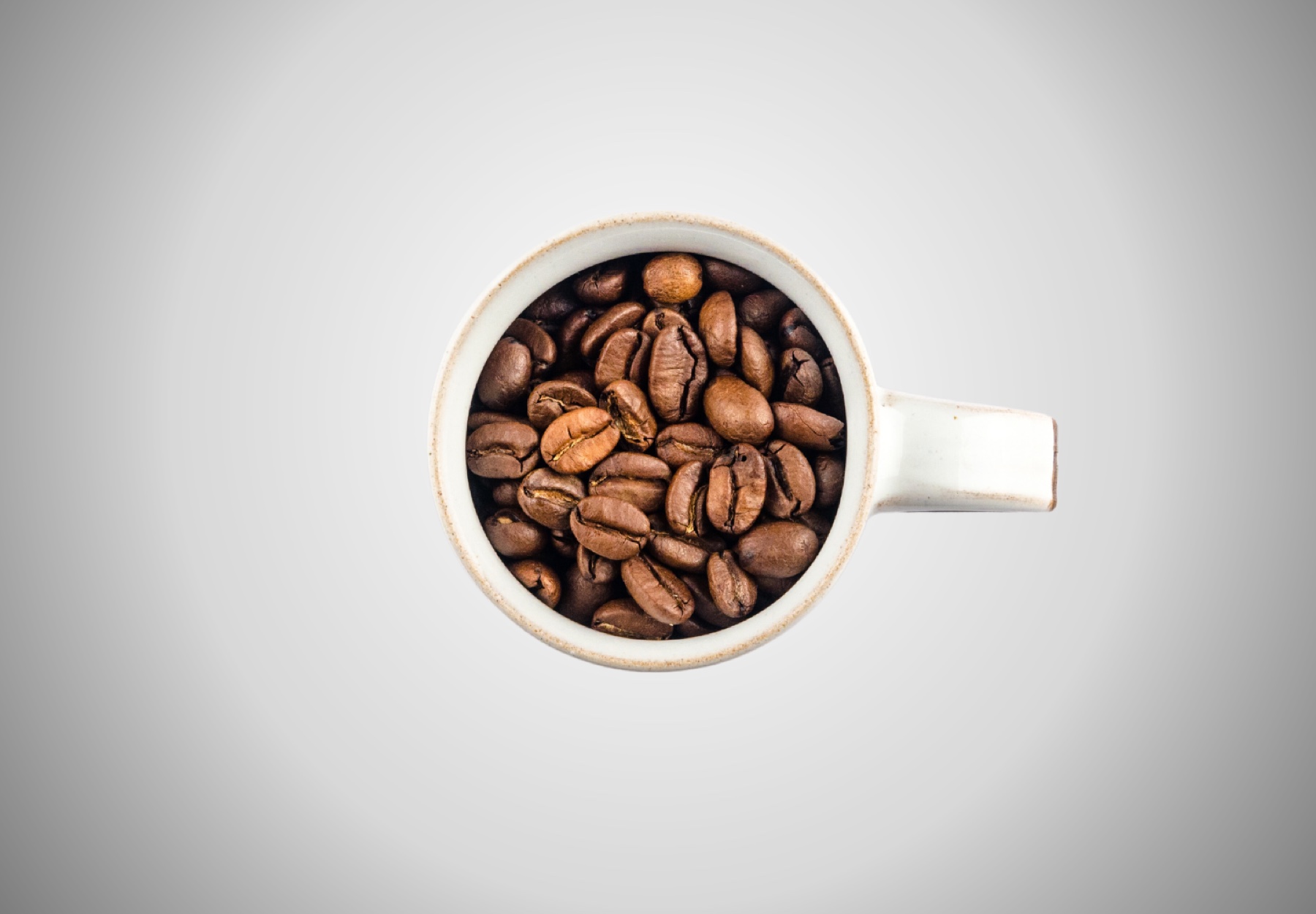 一杯のコーヒー豆